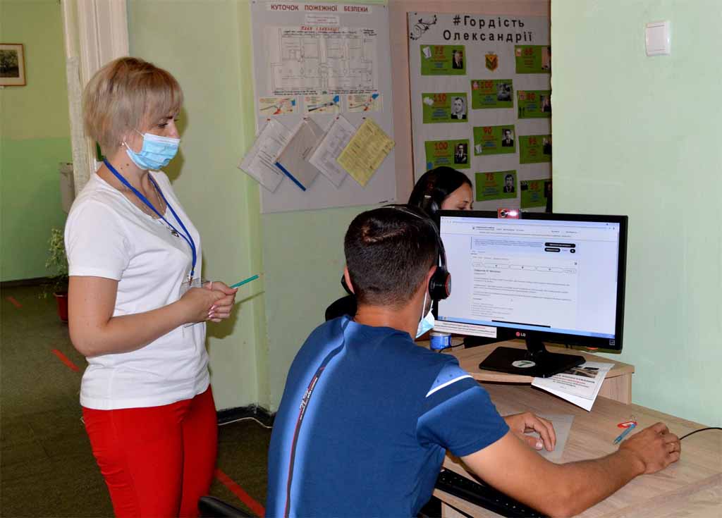 ІСПИТОВА СЕСІЯ В ОЛЕКСАНДРІЇ ТРИВАЄ